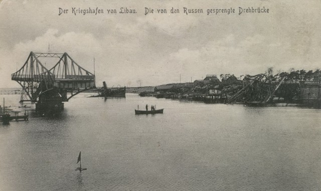 „Liepojos jūrų uostas. Rusų susprogdintas pasukamas tiltas“