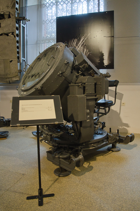 Į komplektą priešlėktuviniam pabūklui - FLAK-SCHEINWERFER