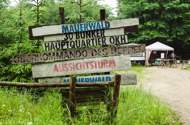 Iki stovėjimo aikštelės lydi ženklai