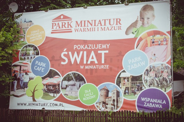 Automobilių aikštelėje pasitinka gigantiškas plakatas