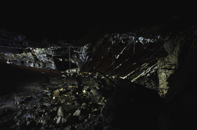 Susprogdinto bunkerio vidus, matosi antiskeveldrinė lubų perdanga