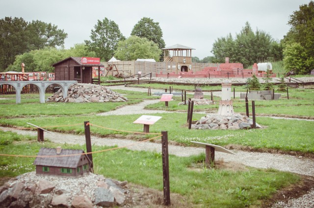 Pasivaikščiokim po miniatiūrų parką