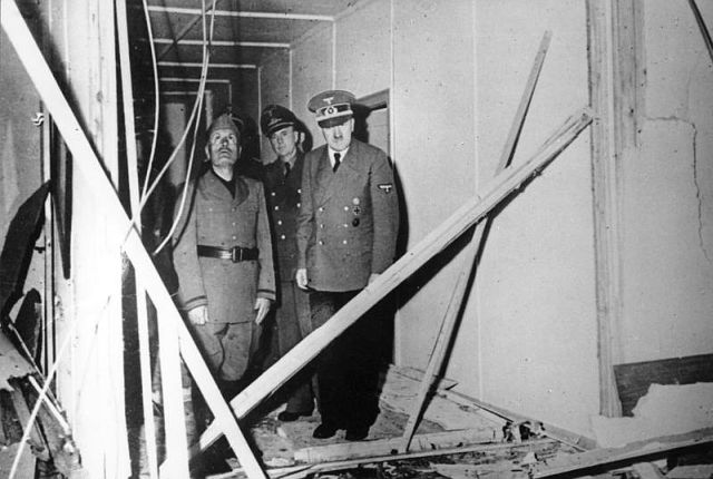 Praėjus tik trims valandoms po pasikėsinimo į jo gyvybę Hitleris priima Musolinį ir aprodo jam sprogimo nuniokotą pasitarimų kambarį