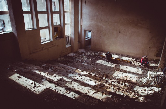 Auditorija koridoriaus kairėje