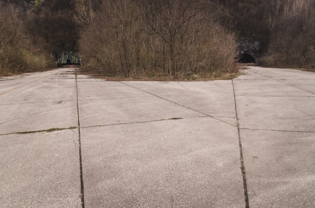 Įėjimai į požeminį oro uostą
