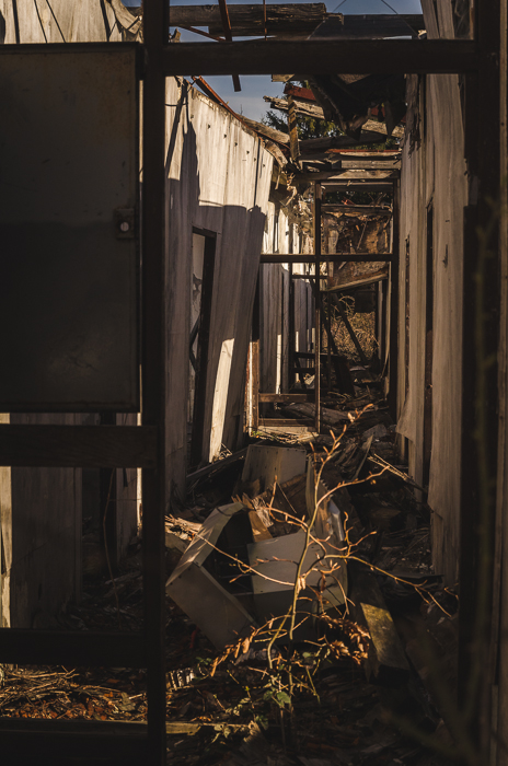 Visiškai sunykęs vieno aukšto pastatas