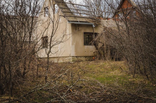 Pro šalį praėjome tipišką apleistą Kroatijos sodybą su karo randais