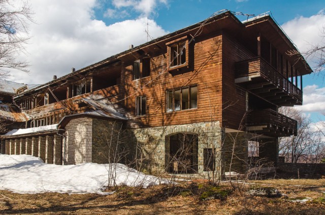 Kairysis fligelis su karališkais apartamentais