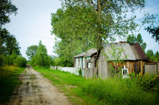 Nykstančio kaimo gatvė