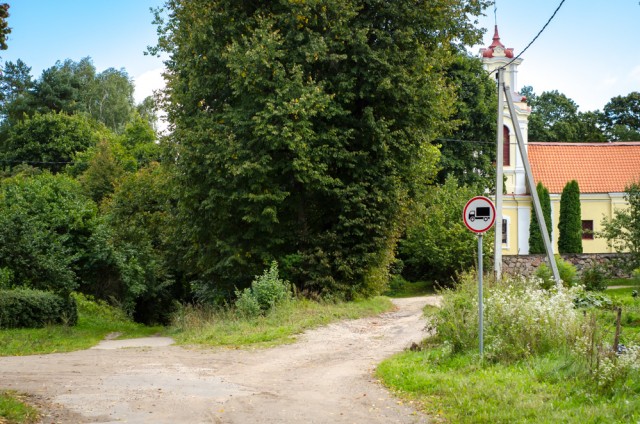 Sunku patikėti, kad čia kažkada buvo vienas judriausių kelių, vedančių iš Vilniaus