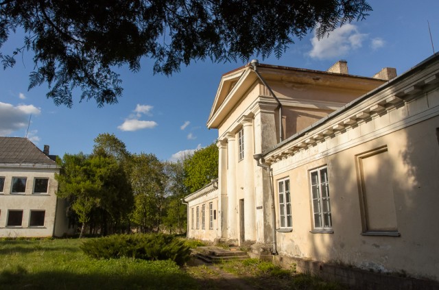 Rūmų fasadas. Greta - senoji mokykla