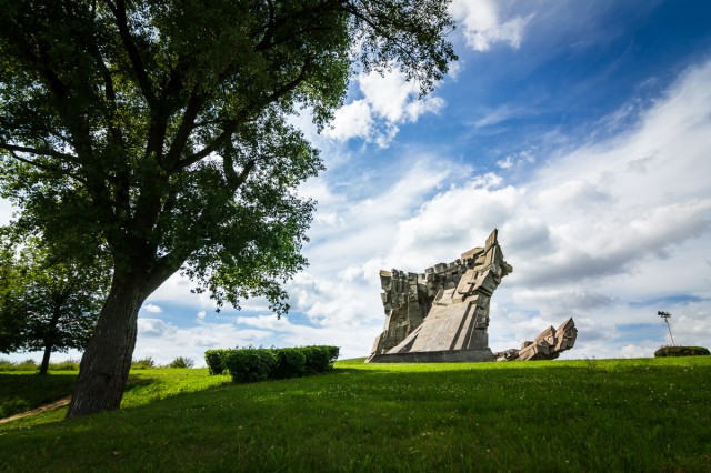 Atsisveikinimas su 30-ą jubiliejų švenčiančiu monumentu
