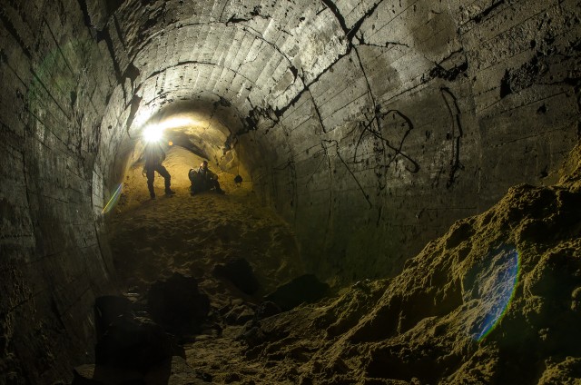 Susprogdintas ir smėliu užverstas tunelis