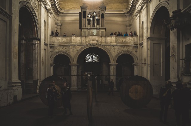 Bažnyčios centrinė nava, žvilgsnis į vargonų pusę