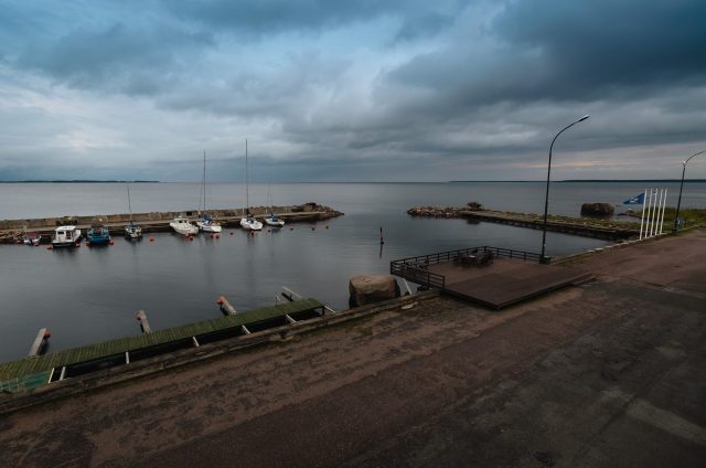 Vaizdas per Viinistu Art Hotel langą