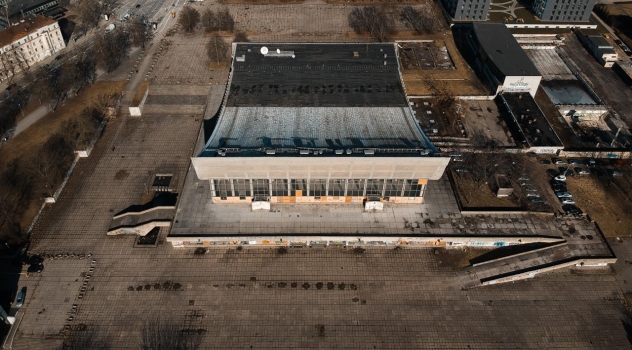 Sporto rūmai. Vilnius. Pavasaris