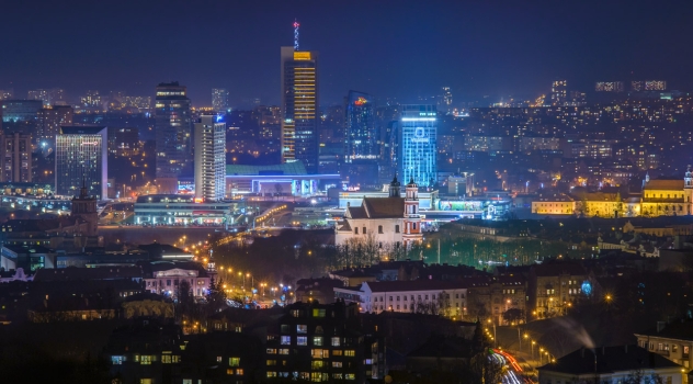 Naktinis Vilnius nuo „Helios City“