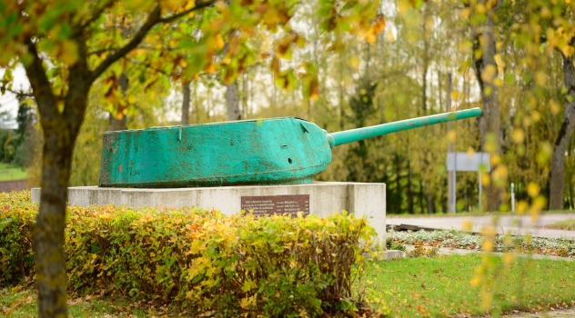 Tankas Dirvonėnuose